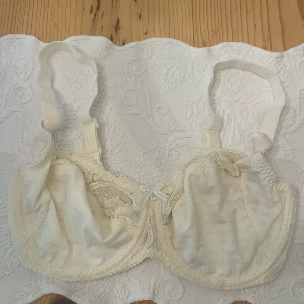 Bra NWT Prima Donna style Madison size 34 E cream